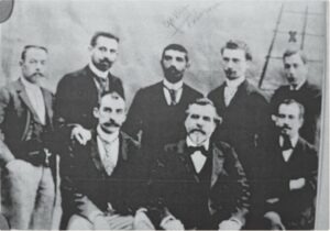 Médecins de l’Hôtel-Dieu (Paris) en 1892. Nicolae Paulescu est identifié par le X. Étienne Lancereaux est au centre du premier rang. Benția D, et al. Acta Endocrinol (Buchar). 2021 Jul-Sep;17(3):406-411.